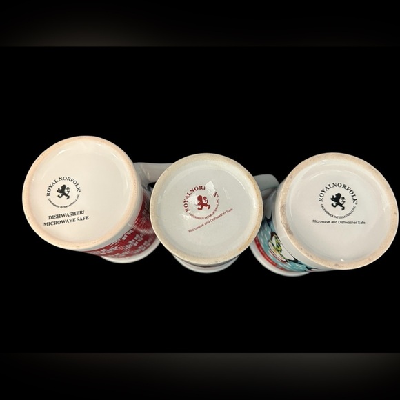 Royal Norfolk Greenbrier International Inc. - Set of 3 Christmas Mugs - Picture 4 of 6